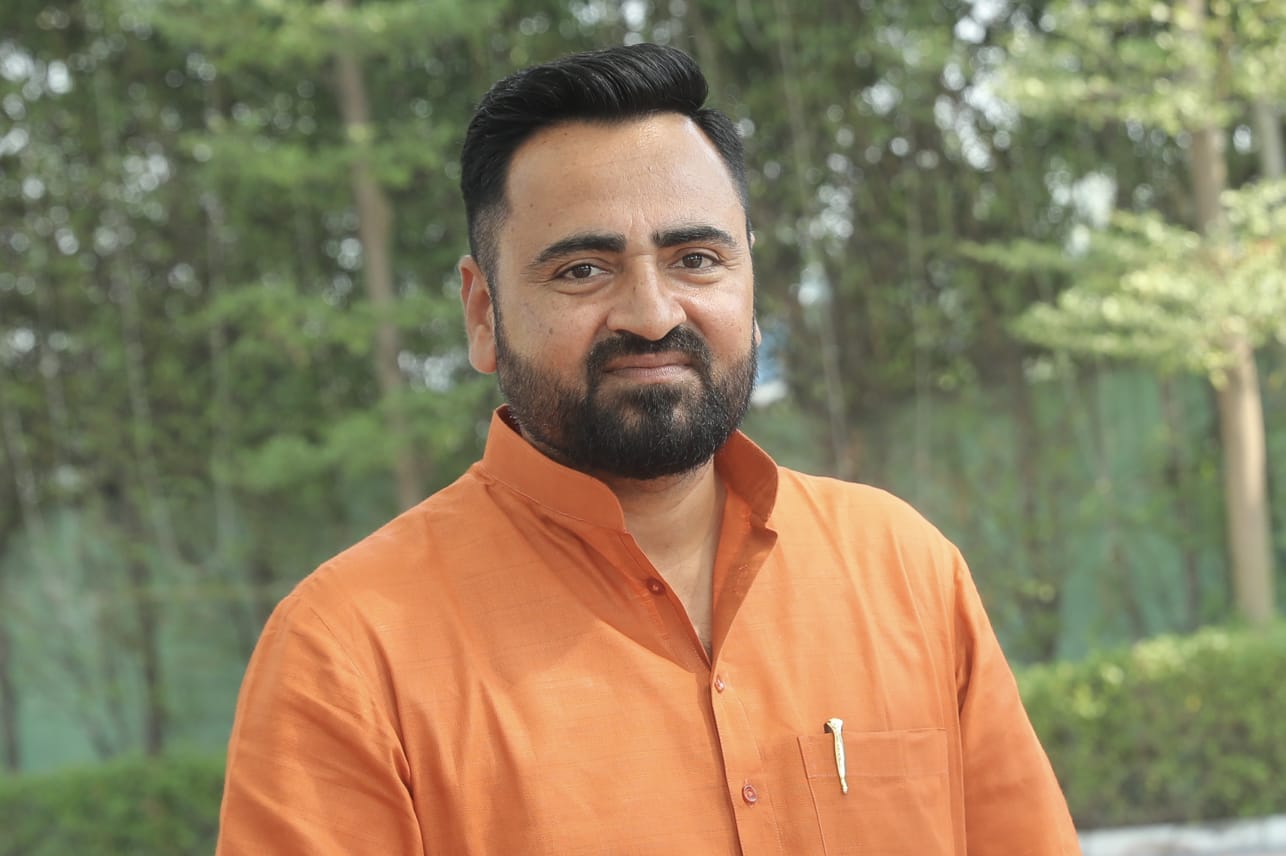 विवेक आर्य 